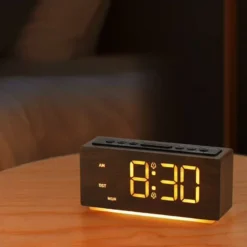Réveil numérique LED minimaliste en bois